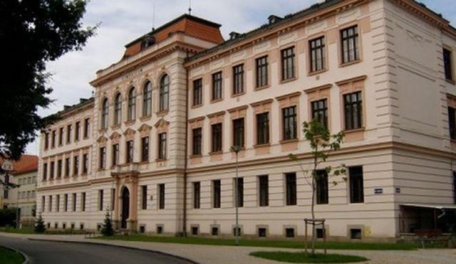 Gymnázium FOTO: Gymnázium