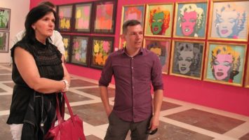 Vernisáž Andyho Warhola v Alšově Jihočeské galerii