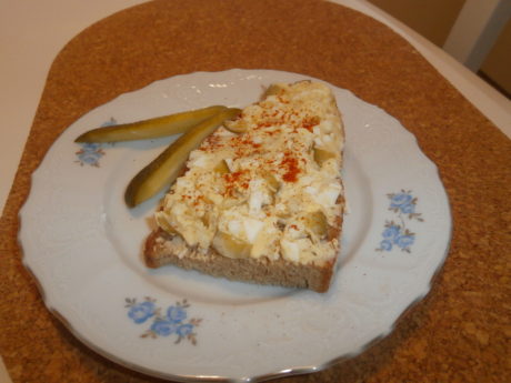 Recept na sýrovou pomazánku. Chutná svačina nebo inspirace na Silvestra. Foto: Katrin Tarkhounová, StudentMag.cz