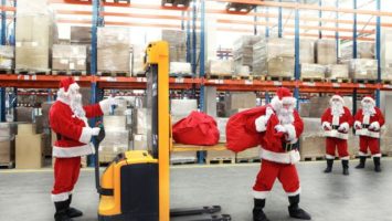 FOTO: Santa ve skladu