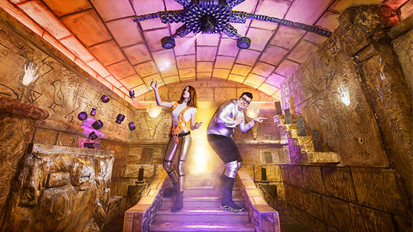 úniková hra se starověkým písmem