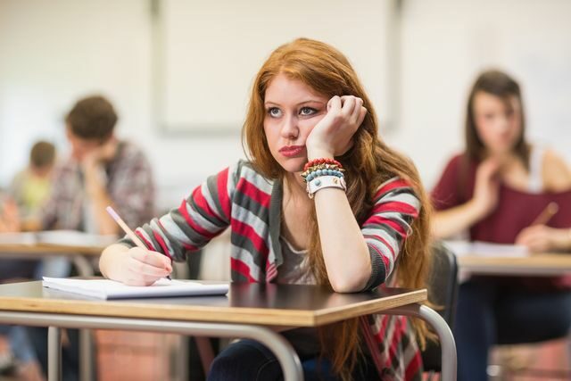 FOTO: Nuda ve škole, studentka