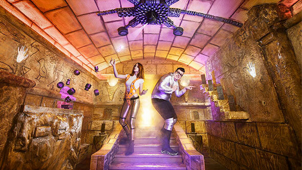 úniková hra se starověkým písmem