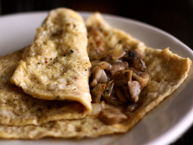 FOTO: Vaječná omeleta s houbami